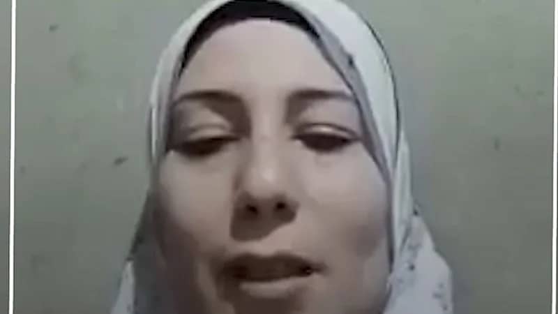 بالفيديو.. سيدة تعرض أعضاء جسدها للبيع لتراكم الديون