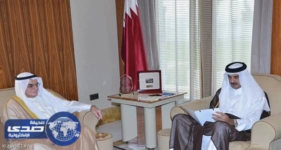 أمير الكويت يبعث برسالة إلى أمير قطر