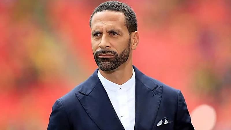 أسطورة مانشستر يونايتد ينصح شانسو بالانتقال إلى دوري روشن