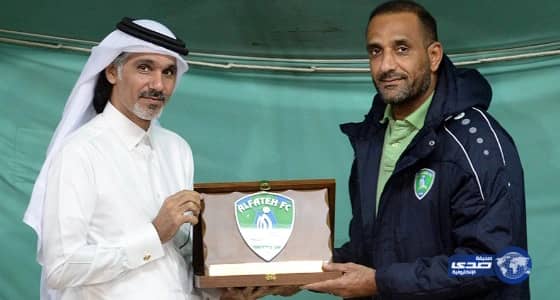 شاهد .. فيديو جديد يظهر رد فعل المذيعة قارئة بيان الانقلاب لحظة اقتحام الانقلابيين للقناة التركية الرسمية