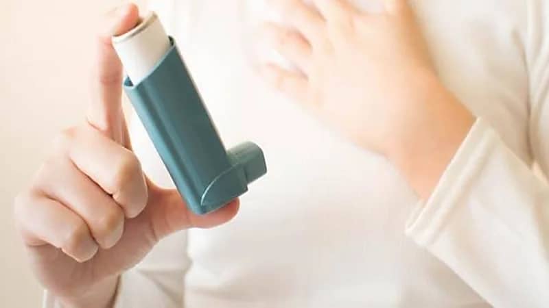 حكم أخذ بخاخ الربو في نهار رمضان (فيديو)