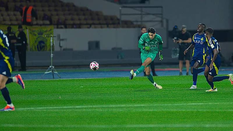 المنتخب المغربي يهنئ حارس الهلال بكأس السوبر