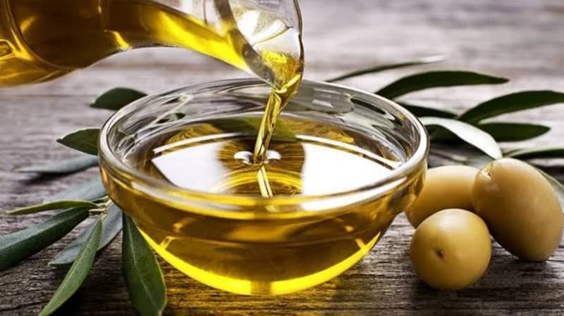 فوائد استخدام زيت الزيتون للبشرة