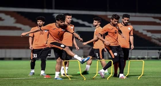 بالصور.. الشباب يؤدي حصته التدريبية خلال الفترة المسائية