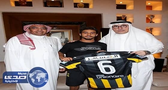 بالصور.. السميري يجدد عقده مع الاتحاد 4 سنوات