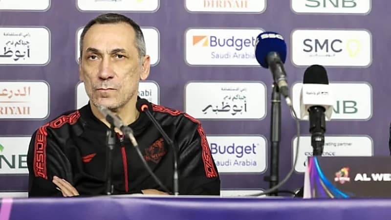 قبل مواجهة الاتحاد .. أول تعليق من مدرب الوحدة بعد تراجعه عن الرحيل