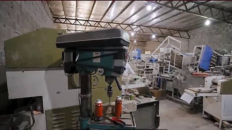 بالفيديو.. التجارة تداهم منشأتين تورطا في جريمة تستر تجاري