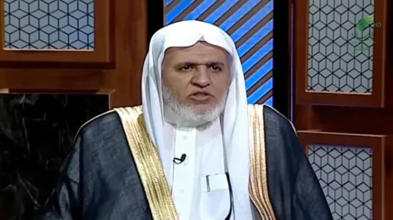 أم تجمع المال من أجل زواج ابنها فهل يجوز لها أن توصي بالمال له ؟