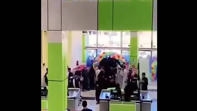 بالفيديو.. إغلاق مول بعد افتتاحه بساعتين في حائل