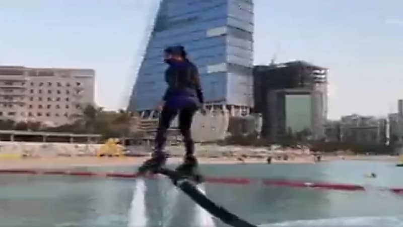 بالفيديو..قصة أول مدربة لرياضة " الفلاي بورد "