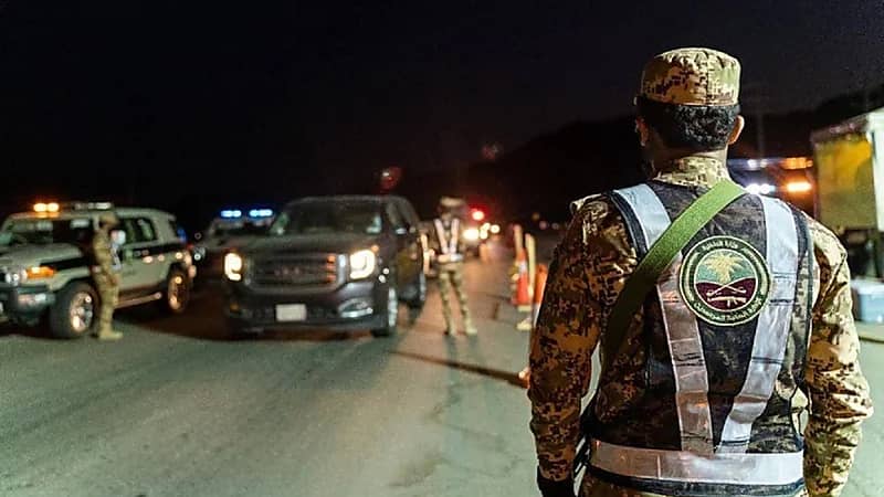  دوريات المجاهدين تفرض طوقاً خارجياً لمنع التسلل إلى عرفات