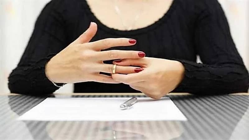 امرأة تقيم دعوى قضائية ضد زوجها بعد شهر العسل