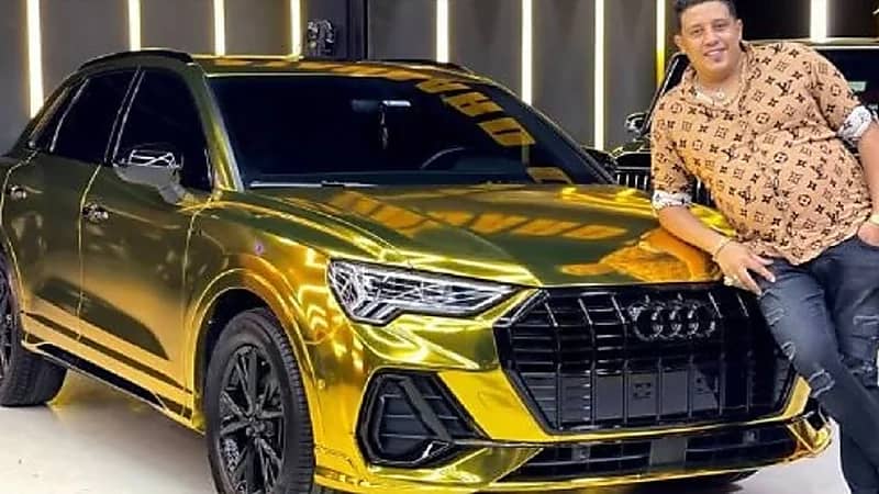 حمو بيكا يعلن عن شرائه سيارة جديدة مطلية بالذهب