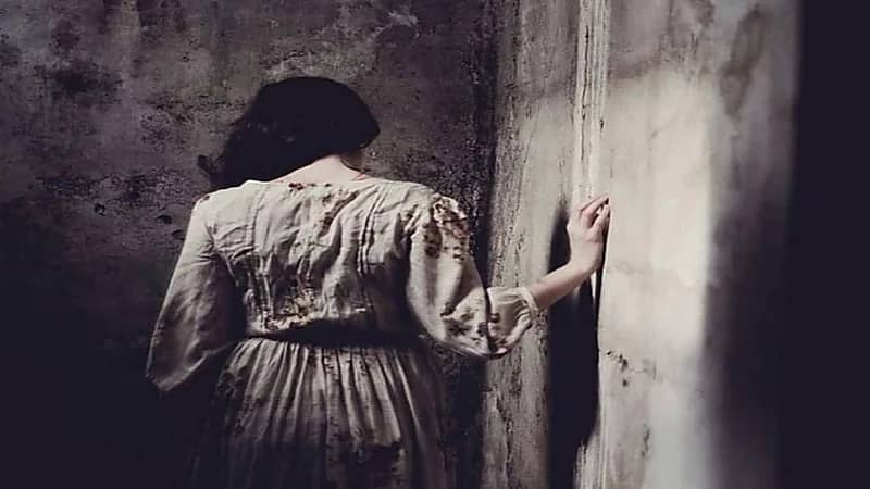 اغتصاب فتاة واصابتها بتمزق مهبلي وتهتك في المستقيم على يد عناصر الملالي الارهابية