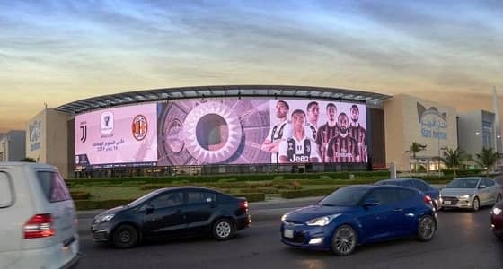 لوحات ترحيبية بالسوبر الإيطالي تزين شوارع جدة