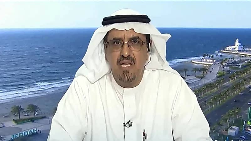 بالفيديو.. طبيب يعالج مرضاه بالمجان لأكثر من 17 عامًا في عسير