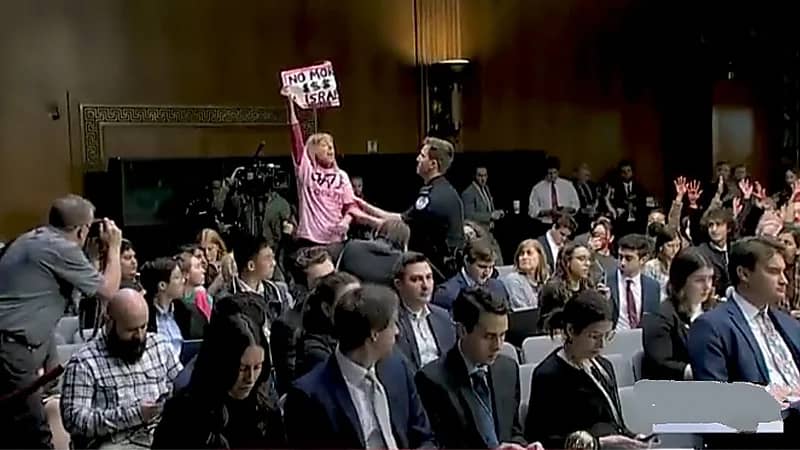 محتجه تصرخ في وجه بلكين : عار عليكم جميعا.. فيديو