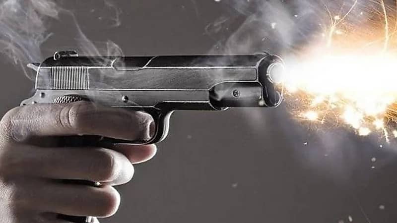 بـ7 رصاصات .. شاب يُنهي حياة والدته