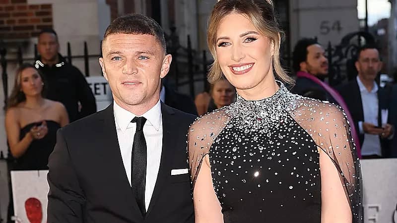 نجم نيوكاسل ينفصل عن زوجته