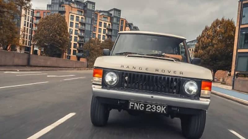 بالصور.. رنج روفر كلاسيكية تحصل على تجديدات وتقنيات عصرية