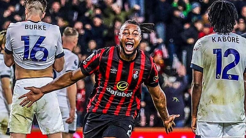 النصر يقدم عرضًا مغريًا لضم لاعب بورنموث الإنجليزي