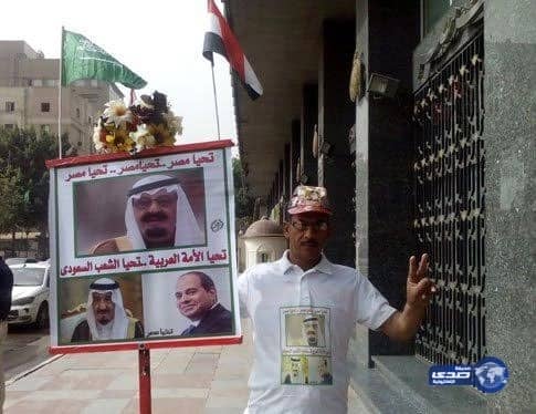 استشاري: الشخص المنشغل بالهاتف أثناء وجوده مع العائلة يحتاج لطبيب نفسي "فيديو"