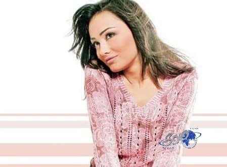 راندا البحيري تصور مراحل حملها وولادتها في «ماما شو»