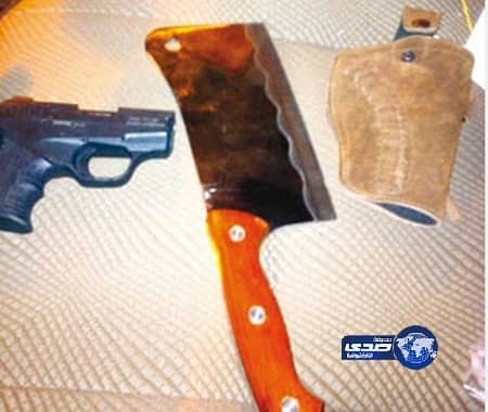 مسدس وساطور بحوزة "درباوي"