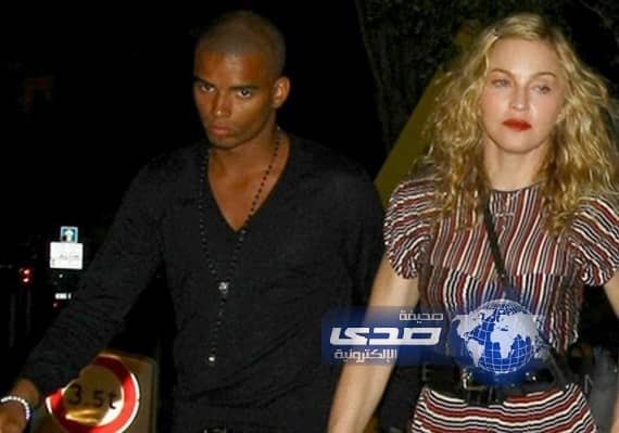 "مادونا" تواعد راقصا عشرينيا اخربعد انفصالها عن صديقها الجزائري