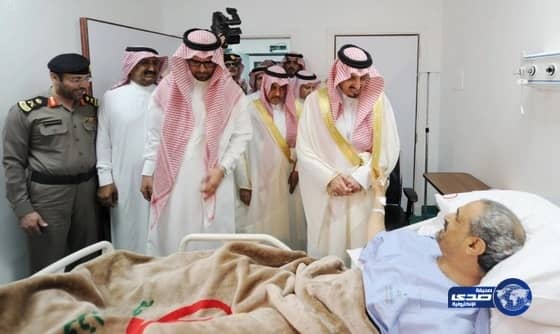 سمو أمير عسير يطمئن على صحة الجندي القحطاني وشيخ شمل بالحارث