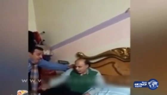 بالفيديو.. القصة الكاملة لإستدراج مصري لخليجي لقضاء سهرة مع زوجته وإبتزازه بتصويره عارياً