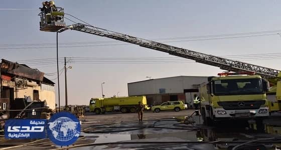 مدني سكاكا يسيطر على حريق في 4 ورش بالمنطقة الصناعية