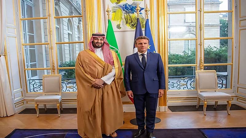 بالفيديو والصور.. ولي العهد يصل إلى قصر الإليزيه في باريس