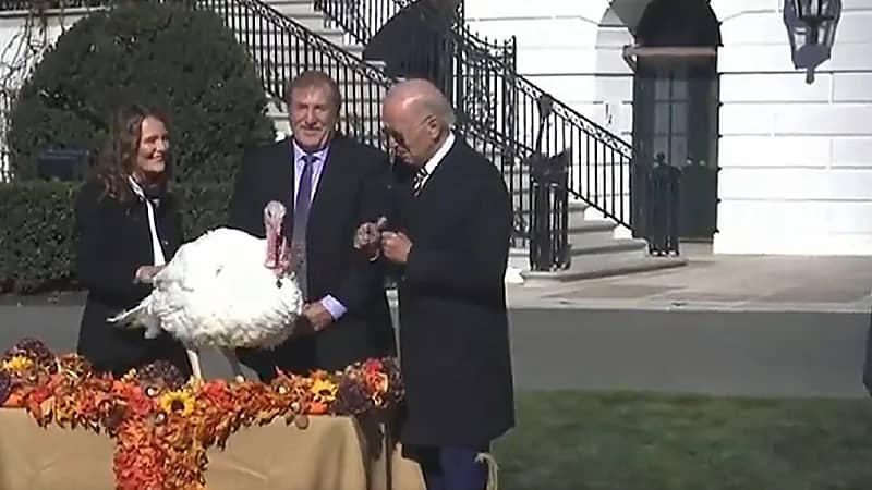 فيديو..بايدن يعفو عن ديكين من الذبح