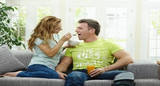 دراسة تكشف السبب وراء زيادة الوزن بعد الزواج