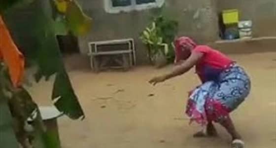 فيديو طريف لأفريقية تخشى طائرة بدون طيار