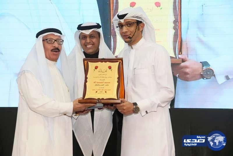 بالصور.. "حيدر العبدالله" يهدى أهالي الطائف قصيدة جديدة في أمسية شعرية