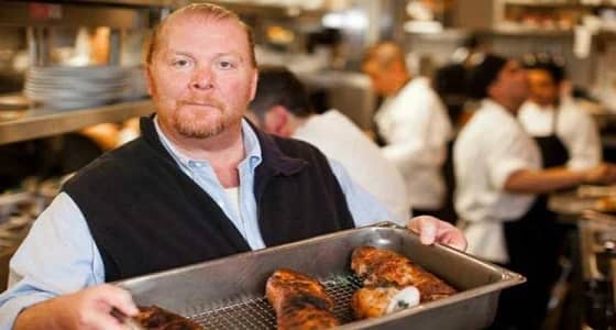 بسبب فضائحه الجنسية.. " إيه بي سي " تفصل أشهر طباخ لديها 