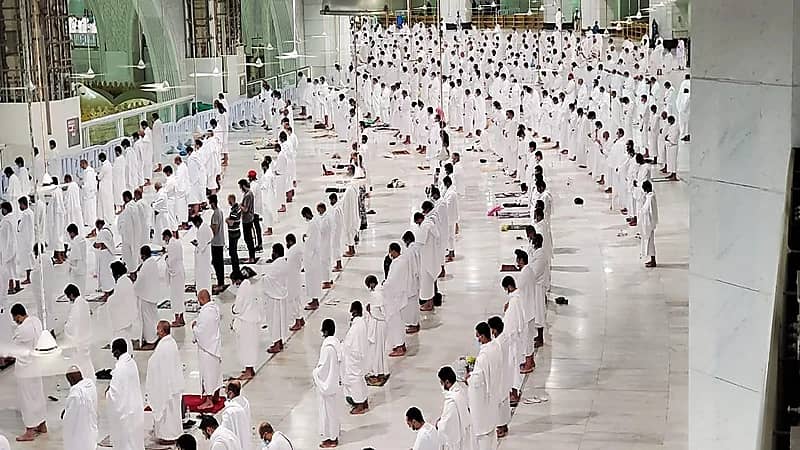 شاهد.. جموع المصلين تشهد ختم القرآن بالمسجد الحرام