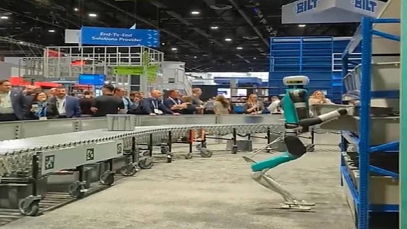 بالفيديو.. سقوط مفاجئ لروبوت أثناء استعراضه لمهاراته في العمل