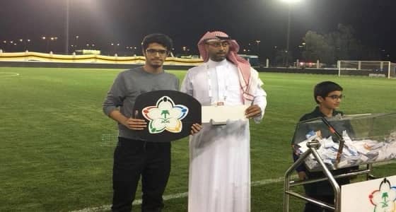 فوز متسابقين من الجمهور بسيارتين في مباراة أحد والفيحاء