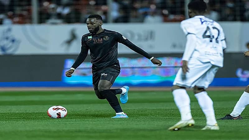 بالفيديو .. الطائي يرفض الخسارة ويتعادل مع الشباب