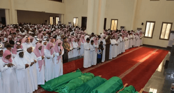 بالصور.. تشييع جثامين 7 سيدات من أسرة واحدة بصامطة