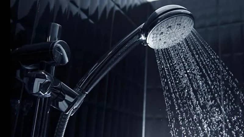 خبير يحذر من الاستحمام بالماء البارد لأنه يؤدي للتسمم