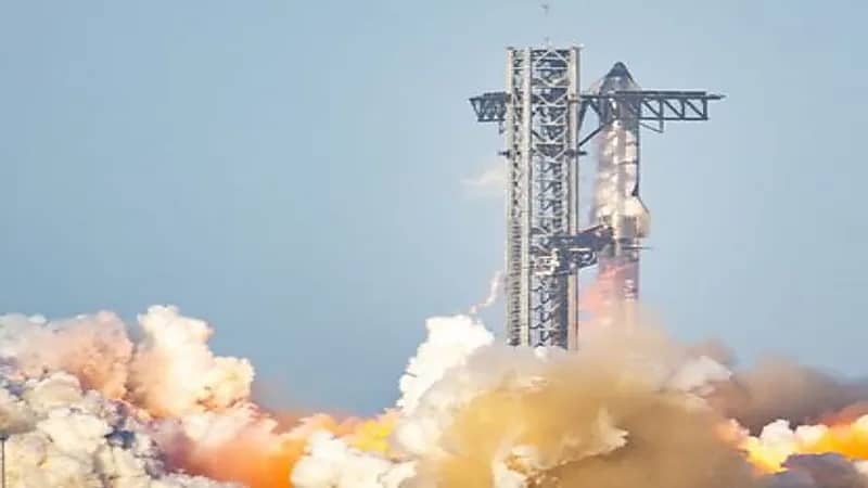 انفجار مركبة الفضاء سبيس إكس أثناء تجربة اختبار الإطلاق الثابت.. فيديو