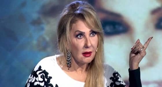 نادية الجندي تتوعد بمقاضاة المتلاعبين بتاريخ ميلادها : " كبروني 12 سنة "