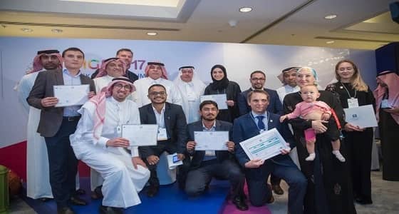 وزير التجارة يسلم 11 رخصة لرواد أعمال من مختلف أنحاء العالم