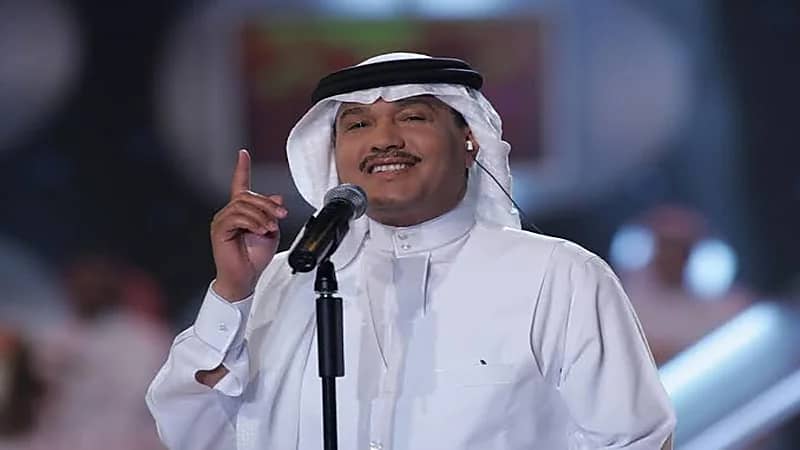 بالفيديو.. ردة فعل عفوية من محمد عبده أثناء سقوط مصور على المسرح