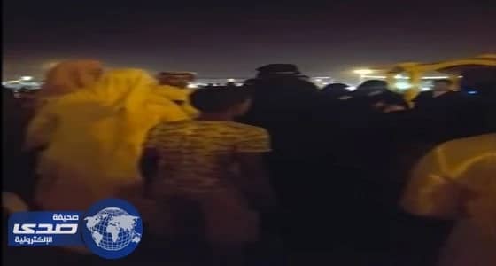 بالفيديو.. وافد يتنكر في زي نسائي بمتنزه عام