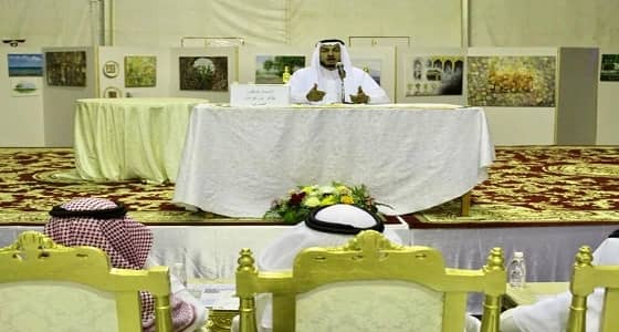 بالصور.. ندوة " الثقافة من المعرفة إلى الرقميات " في مهرجان النماص للدكتور ظافر العمري